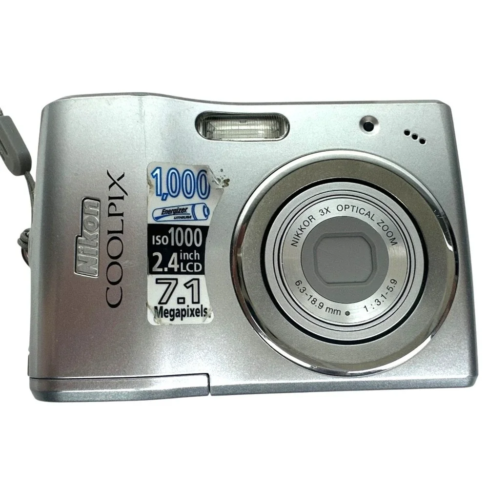 Nikon Coolpix L14 Digital Camera 7.1 MP LCD 3x Zoom Silver Untested 2.4